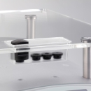 Uchwyt na końcówki do Cryo 6 umieszczony pod półką z plexi.