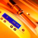 Zbliżenie panelu sterującego urządzenia Cryo 6 Laser z wyświetlaczem LED.