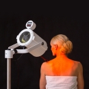 Hydrosun 750 – promiennik podczerwieni z filtrem wodnym podczas terapii barku.