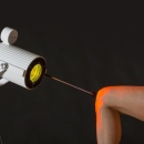 Hydrosun 750 – promiennik IR stosowany w terapii kolana światłem podczerwonym.