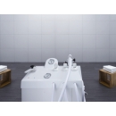 Panel sterujący katedry natryskowej z manometrami i zaworami regulacyjnymi.