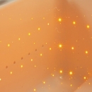 Oświetlenie LED w wannie VITALITY – podwodny efekt światła bursztynowego.