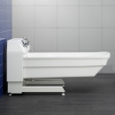 Wanna podnoszona Maxiplus – widok boczny z systemem regulacji wysokości.