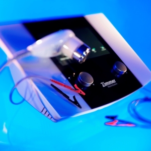 Soleo SonoStim – aparat do elektroterapii i terapii ultradźwiękowej, widok zbliżony.