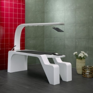 Vichy Superieure – stół do natrysku poziomego z wbudowaną baterią sterującą.