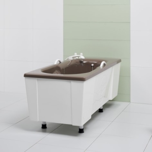 Wanna do kąpieli borowinowej model 1.4-4 z brązową niecką i białą obudową.