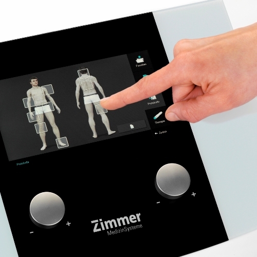 Dotykowy ekran aparatu enPuls – wybór obszaru zabiegowego na ciele pacjenta.