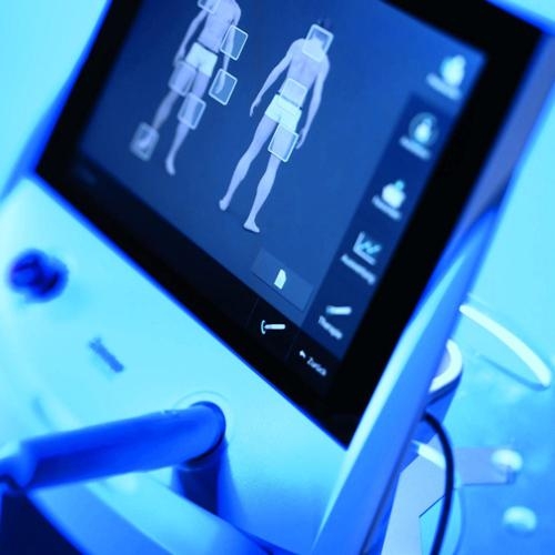 OptonPro – panel dotykowy lasera wysokoenergetycznego z wizualizacją obszarów zabiegowych.