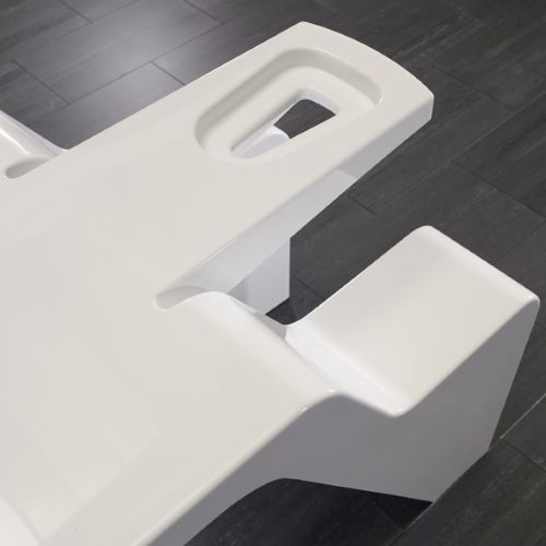 Powierzchnia stołu Vichy Superieure z wyprofilowanym podgłówkiem i odpływem wody.