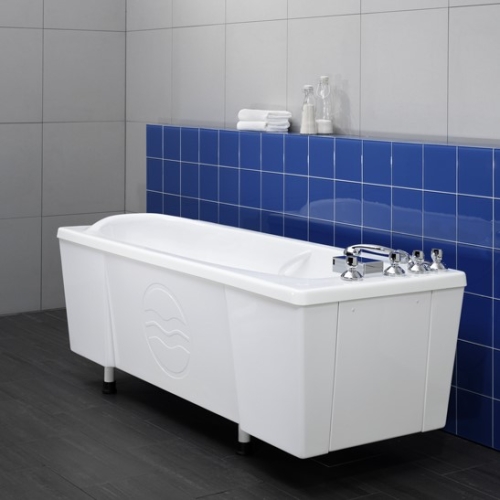 Wanna medyczna do kąpieli mineralnych i w wodzie słodkiej model 1.5-3 z chromowanymi bateriami.