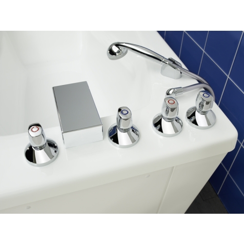 Panel sterujący wanny medycznej model 1.5-3 z pokrętłami do regulacji temperatury i natężenia wody.