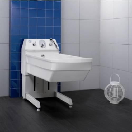 Wanna podnoszona Maxiplus – widok od frontu z panelem sterującym i słuchawką prysznicową.